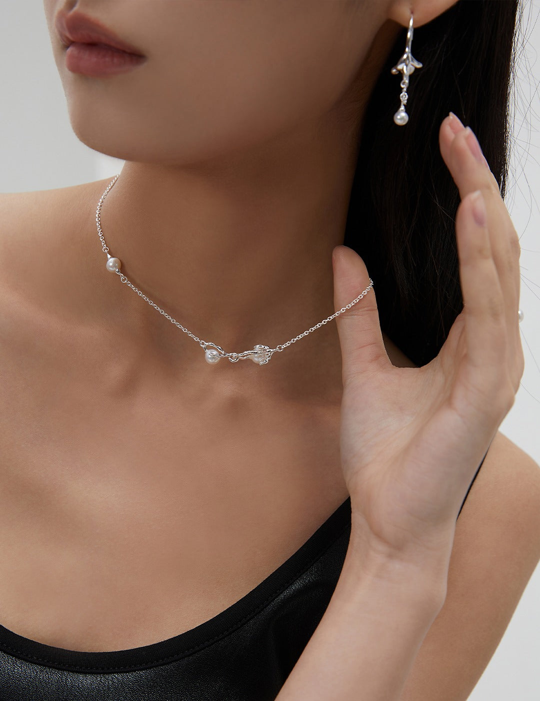 Vine Shaped Silver Pearl Necklace