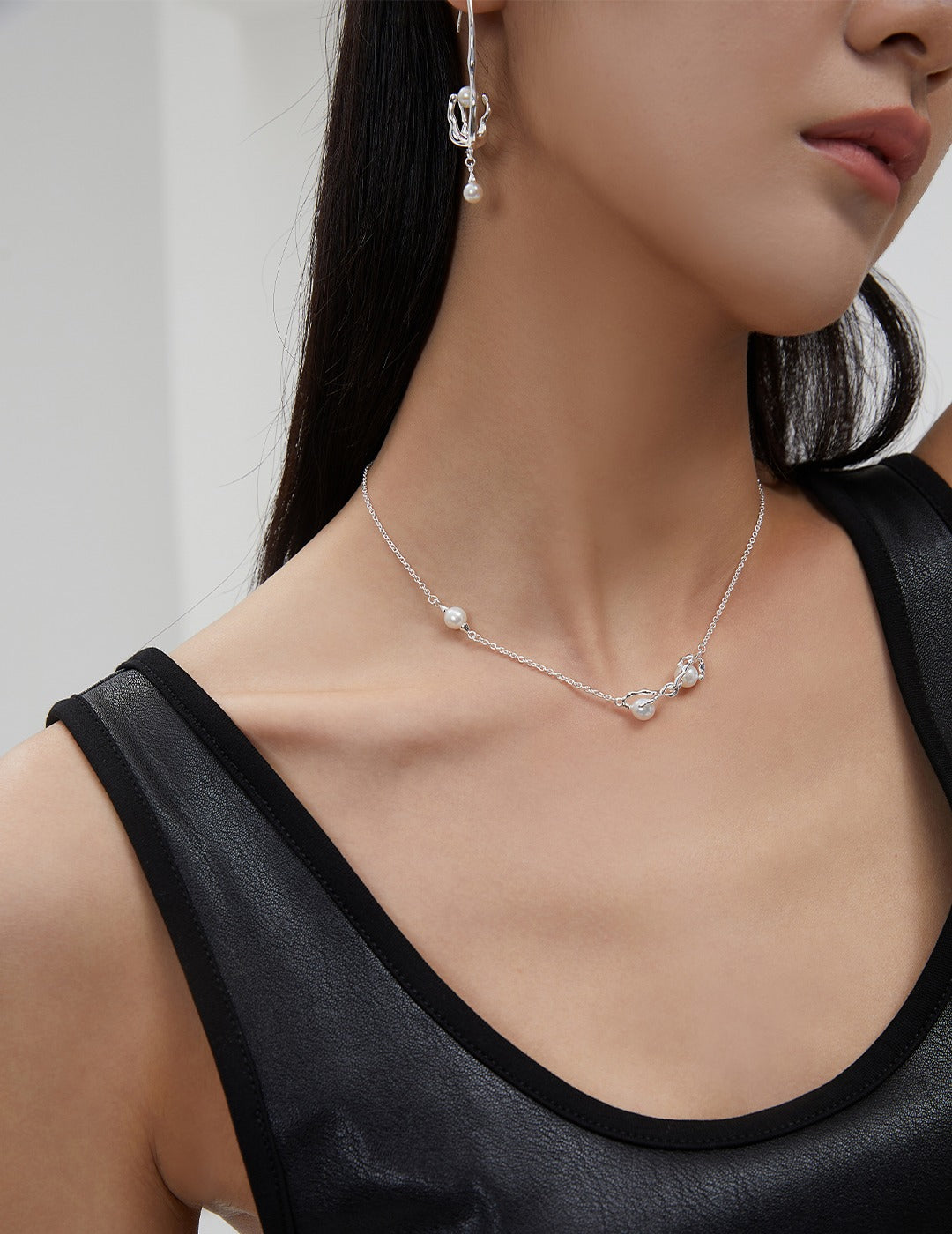 Vine Shaped Silver Pearl Necklace